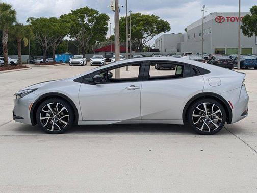 2025 Toyota Prius L