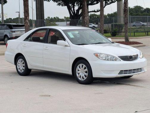 2005 Toyota Camry LE
