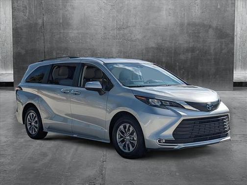 2024 Toyota Sienna XLE 8 Passenger