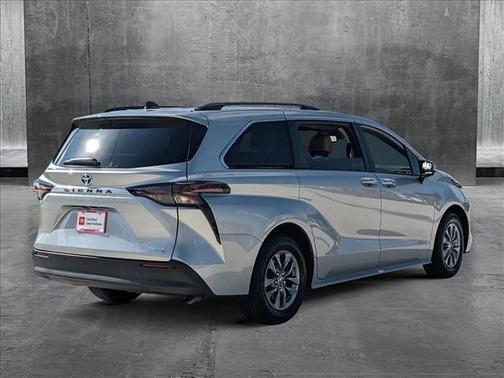 2024 Toyota Sienna XLE 8 Passenger
