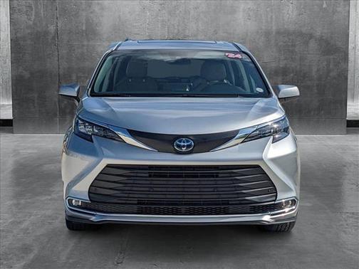 2024 Toyota Sienna XLE 8 Passenger