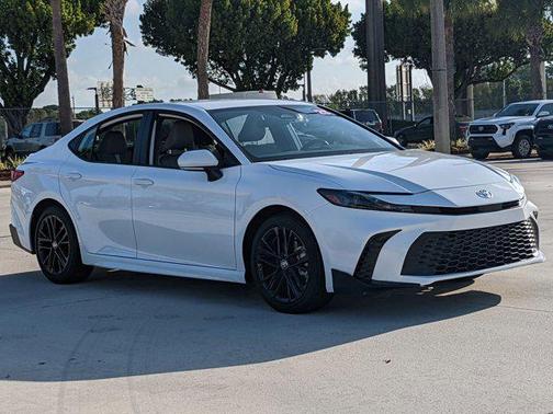 2025 Toyota Camry SE