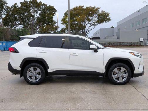 2025 Toyota RAV4 Hybrid XLE