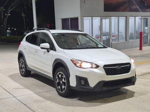 Crystal White Pearl 2018 Subaru Crosstrek 2.0i Premium