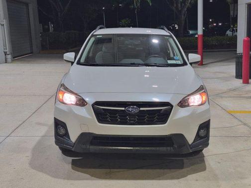Crystal White Pearl 2018 Subaru Crosstrek 2.0i Premium