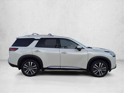 Pearl White Tricoat 2022 Nissan Pathfinder Platinum 2WD