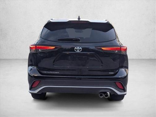 Midnight Black Metallic 2024 Toyota Highlander XSE