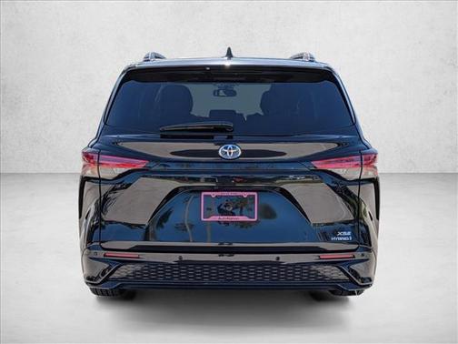 2023 Toyota Sienna XSE 7 Passenger