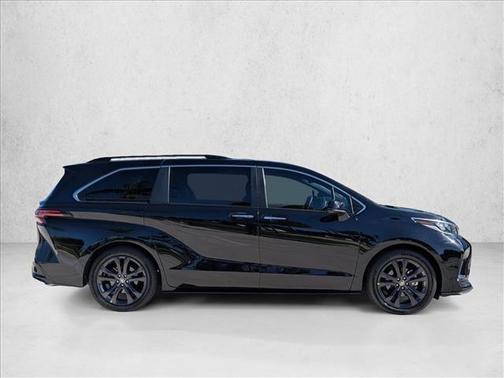 2023 Toyota Sienna XSE 7 Passenger