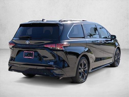 2023 Toyota Sienna XSE 7 Passenger
