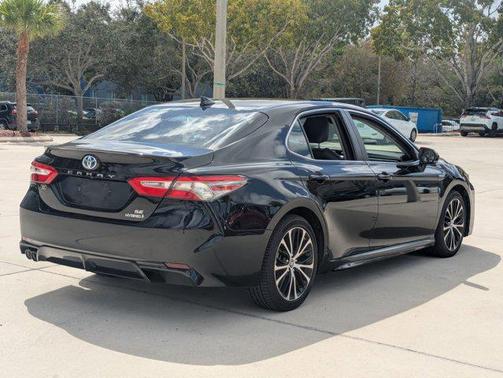 2019 Toyota Camry Hybrid SE