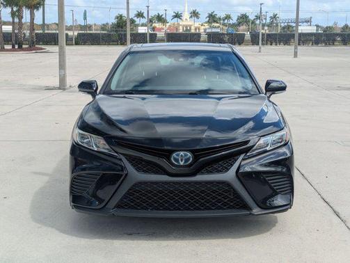 2019 Toyota Camry Hybrid SE