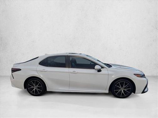 White 2022 Toyota Camry SE