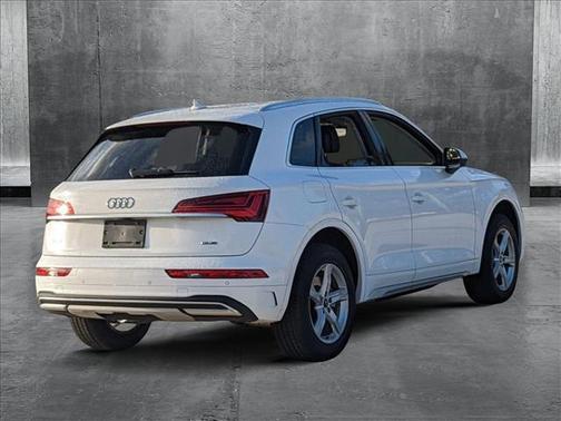2024 Audi Q5 40 Premium