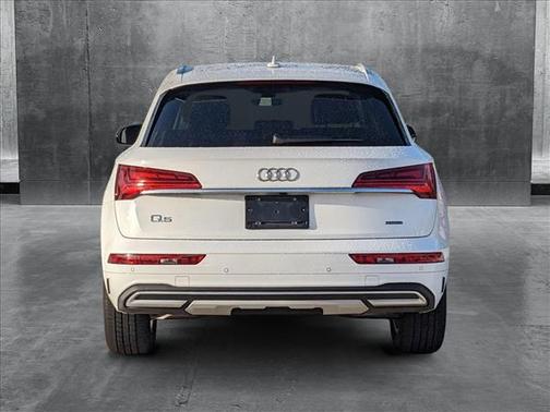 2024 Audi Q5 40 Premium