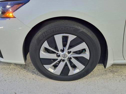 Glacier White 2023 Nissan Altima S FWD