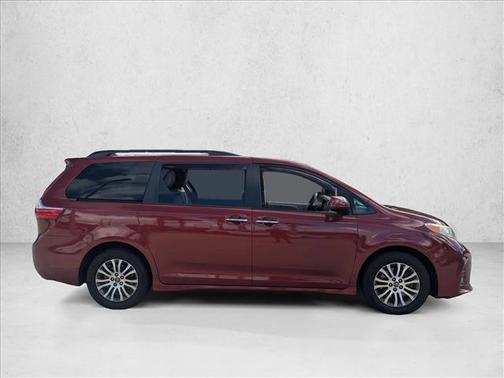 2018 Toyota Sienna XLE