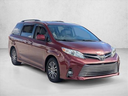 2018 Toyota Sienna XLE