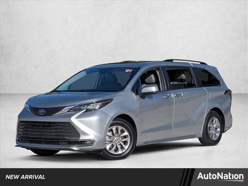 2021 Toyota Sienna XLE 8 Passenger