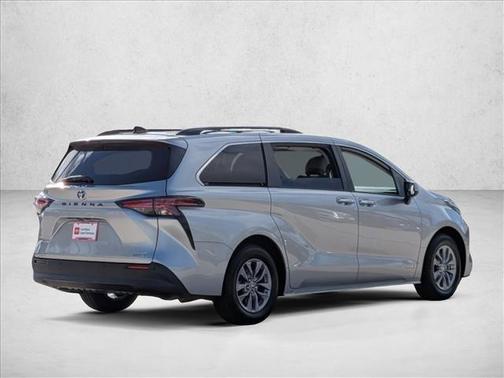 2021 Toyota Sienna XLE 8 Passenger