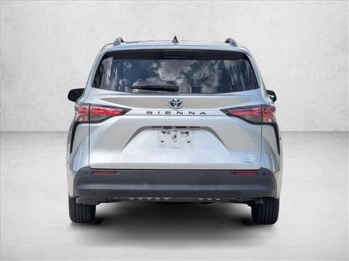 2021 Toyota Sienna XLE 8 Passenger