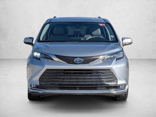 2021 Toyota Sienna XLE 8 Passenger