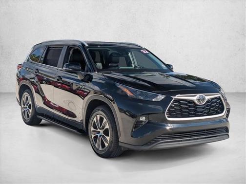 Midnight Black Metallic 2023 Toyota Highlander XLE