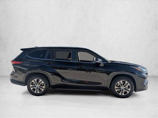 Midnight Black Metallic 2023 Toyota Highlander XLE