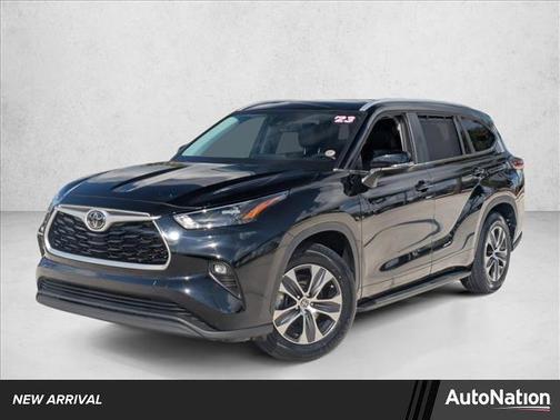 Midnight Black Metallic 2023 Toyota Highlander XLE