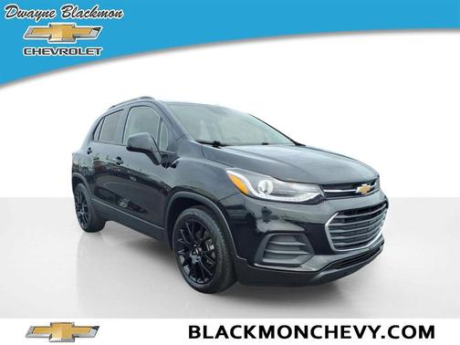 Mosaic Black Metallic 2022 Chevrolet Trax LT