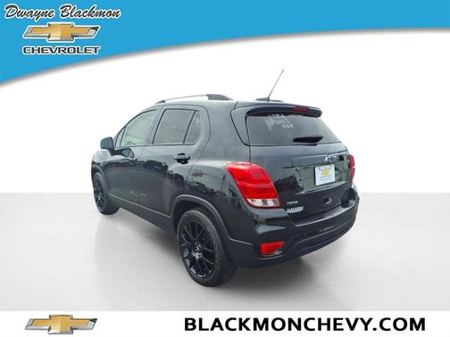 Mosaic Black Metallic 2022 Chevrolet Trax LT