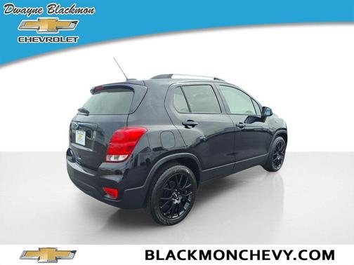 Mosaic Black Metallic 2022 Chevrolet Trax LT