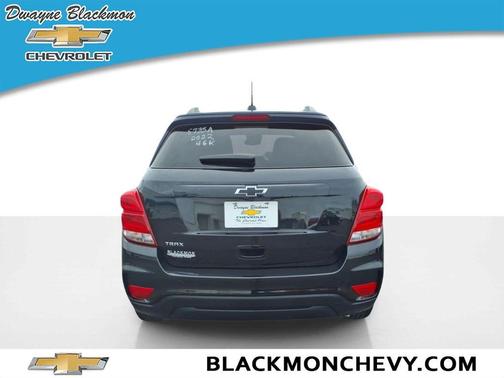 Mosaic Black Metallic 2022 Chevrolet Trax LT