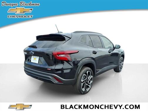Mosaic Black Metallic 2026 Chevrolet Trax 2RS
