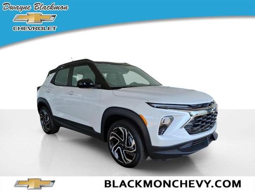 Iridescent Pearl Tricoat 2026 Chevrolet Trailblazer RS