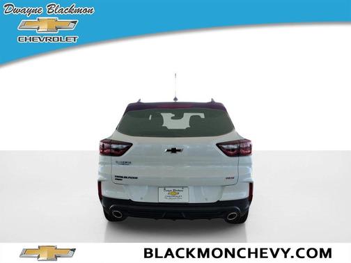 Iridescent Pearl Tricoat 2026 Chevrolet Trailblazer RS