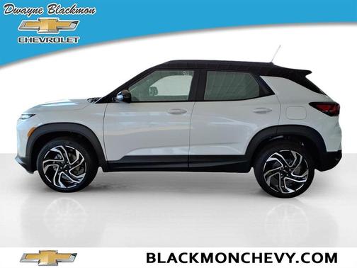 Iridescent Pearl Tricoat 2026 Chevrolet Trailblazer RS