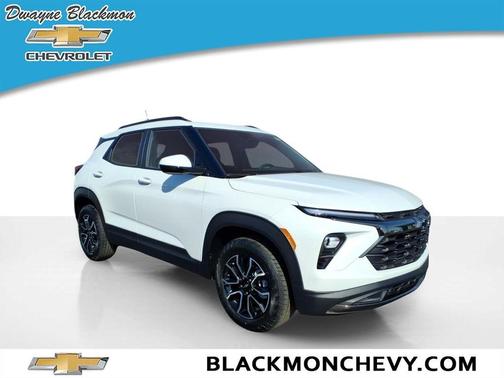 Iridescent Pearl Tricoat 2026 Chevrolet Trailblazer ACTIV