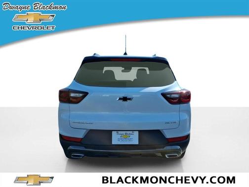 Iridescent Pearl Tricoat 2026 Chevrolet Trailblazer ACTIV