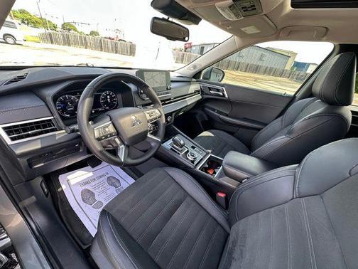 2024 Mitsubishi Outlander SE