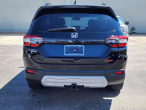 Crystal Black Pearl 2025 Honda Pilot TrailSport