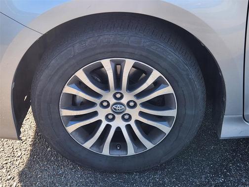 2018 Toyota Sienna XLE