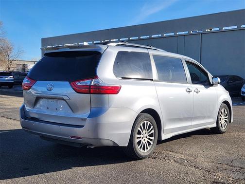 2018 Toyota Sienna XLE