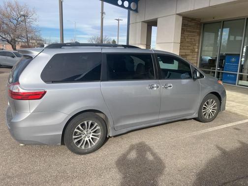 2018 Toyota Sienna XLE