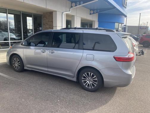 2018 Toyota Sienna XLE