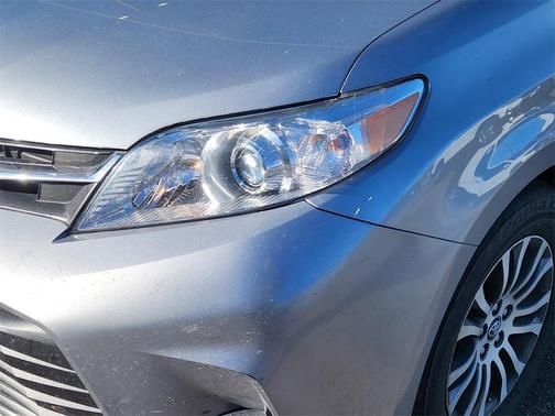 2018 Toyota Sienna XLE