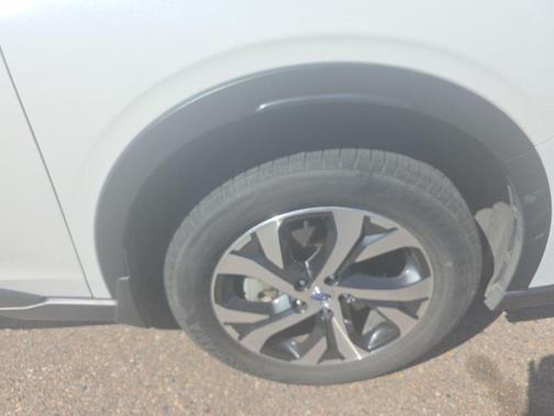 Crystal White Pearl 2021 Subaru Outback Limited