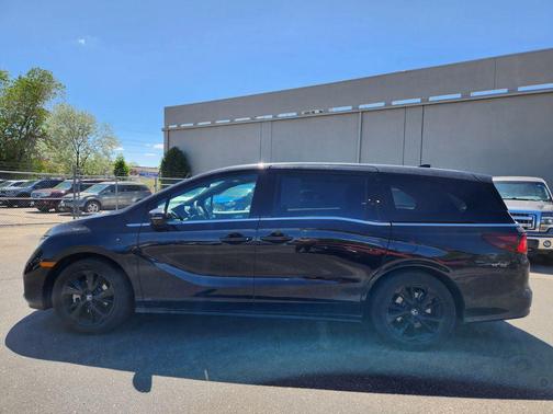 Crystal Black Pearl 2024 Honda Odyssey Sport
