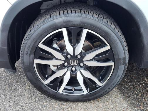 2022 Honda Pilot Touring 8-Passenger