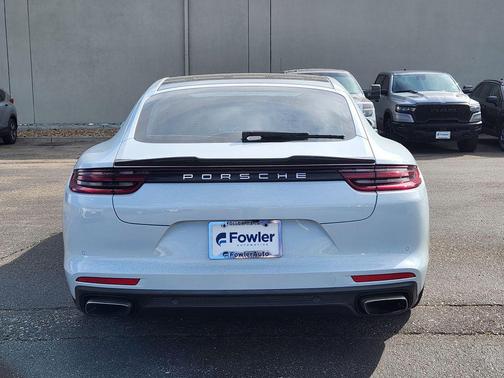 2018 Porsche Panamera 4